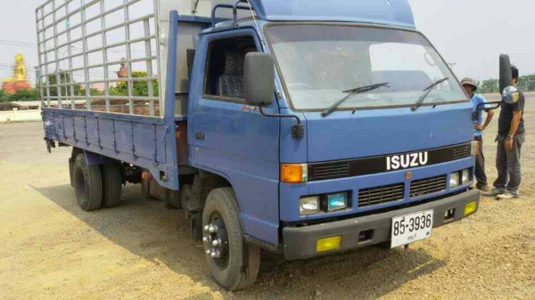 ขาย ISUZU 6 ล้อ ปี47 110แรง