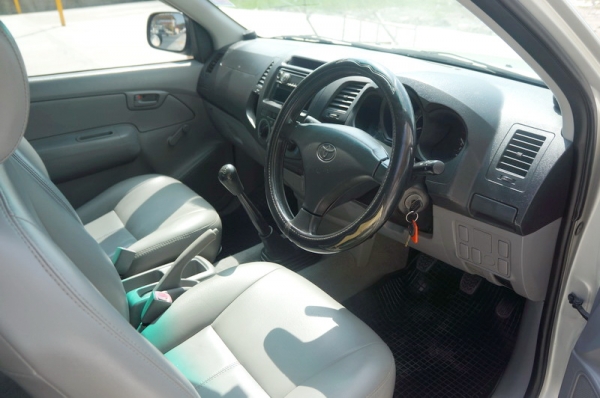 TOYOTA VIGO CAB 2006 มือเดียวออกห้าง ขายรถสวย เครื่องวิ่งดี เกียร์ ช่วงล่างปกติ สีสวย หน้า+หลัง เดิมๆ ภายในสภาพสวย