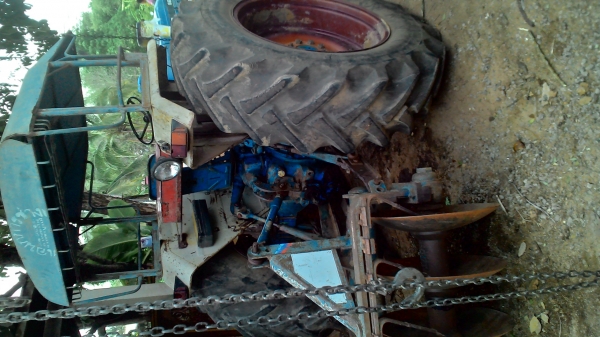 รถไถสองเพลาเดิมๆ