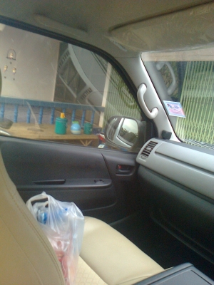 ขายดาวน์ รถตู้ Toyota หลังคาสูง (0870444515 เบอร์เจ้าของรถ)