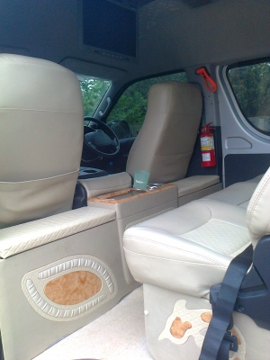 ขายดาวน์ รถตู้ Toyota หลังคาสูง (0870444515 เบอร์เจ้าของรถ)