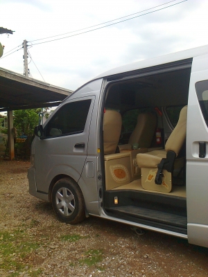 ขายดาวน์ รถตู้ Toyota หลังคาสูง (0870444515 เบอร์เจ้าของรถ)