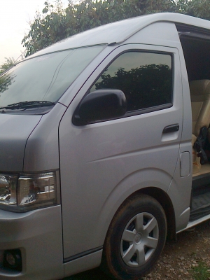 ขายดาวน์ รถตู้ Toyota หลังคาสูง (0870444515 เบอร์เจ้าของรถ)