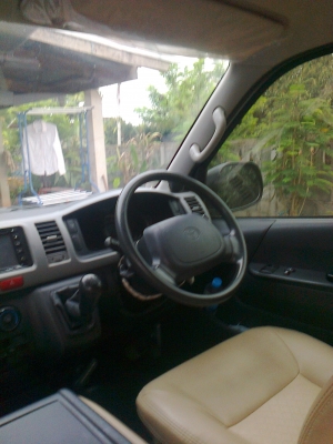 ขายดาวน์ รถตู้ Toyota หลังคาสูง (0870444515 เบอร์เจ้าของรถ)