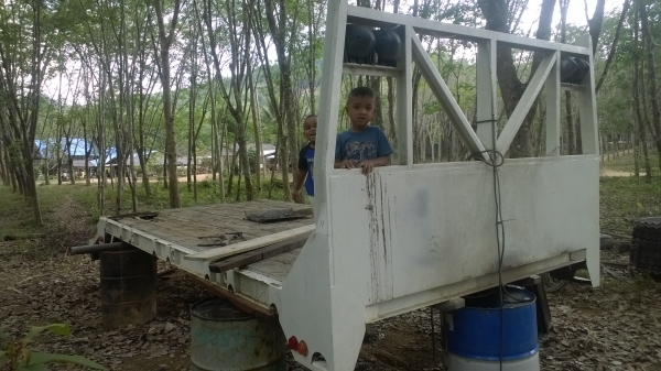 HINO หัว227 10ล้อ2เพลา220แรง ทำท้ายลาดบรรทุกแบคโฮใหญ่