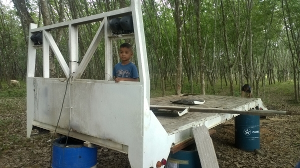 HINO หัว227 10ล้อ2เพลา220แรง ทำท้ายลาดบรรทุกแบคโฮใหญ่