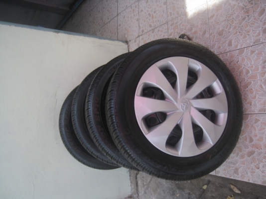 กะทะล้อป้ายแดง new yaris ขอบ14 4รู100 พร้อมยางปี14  สนใจติดต่อเล็กคลองสามครับ 081-3747940