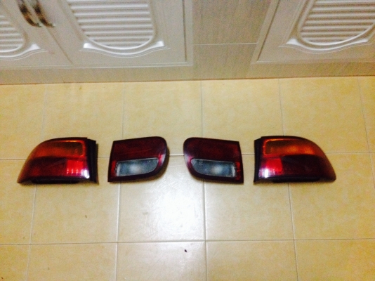 ขายไฟท้าย honda 3-4ประตู แท้ติดรถ 4ชิ้น สภาพสวยไม่มีแตกลายงาราคา1500บาท โทร0924462525โส กทม