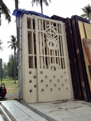 ขายบานประตูหน้าต่างเก้าอี้โรงแรม มากมายถูกๆ