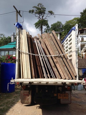 ขายบานประตูหน้าต่างเก้าอี้โรงแรม มากมายถูกๆ