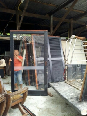 ขายบานประตูหน้าต่างเก้าอี้โรงแรม มากมายถูกๆ