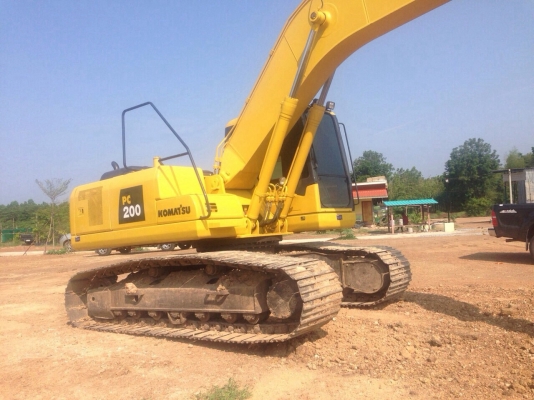 ขายด่วน KOMATSU PC200-7 ไมล์ชม. 5,XXX สภาพสวยๆค่ะ