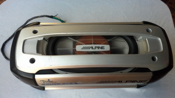 Sub Woofer ของ Alpine แบบมีแอมป์ในตัว