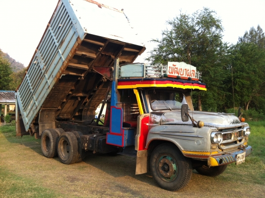 ---ขาย10ล้อหัวยาว เพลาเดียว ดัมพ์เกษตร เจ้าของเดียวตั้งแต่ป้ายแดง สวยพร้อมใช้ ---