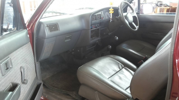 **239,000 บ.ต่อรอง**ขายกระบะโฟร์วิล TOYOTA LN111 4WD 2.8 3L LNB109 ประกอบนอก ปี38/95 เครื่องเดิมเกียร์เดิม เกียร์โฟร์ใช้งานปกติ แรง แน่น ลุย ช่วงล่างปึ๊ก คานหน้าปีกนก คัสซีสวยไม่มีผุ พื้นปูกระบะ ล้อแม็ก สวยยางสวยเต็ม ไม่เคยชนหนัก ภานในเก๋งดี คอนโซลดี พ.พา **239,000 บ.ต่อรอง**ขายกระบะโฟร์วิล TOYOTA LN111 4WD 2.8 3L LNB109 ประกอบนอก ปี38/95 เครื่องเดิมเกียร์เดิม เกียร์โฟร์ใช้งานปกติ แรง แน่น ลุย ช่วงล่างปึ๊ก คานหน้าปีกนก คัสซีสวยไม่มีผุ พื้นปูกระบะ ล้อแม็ก สวยยางสวยเต็ม ไม่เคยชนหนัก ภานในเก๋งดี คอนโซลดี พ.พา