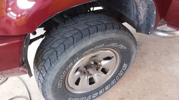 **239,000 บ.ต่อรอง**ขายกระบะโฟร์วิล TOYOTA LN111 4WD 2.8 3L LNB109 ประกอบนอก ปี38/95 เครื่องเดิมเกียร์เดิม เกียร์โฟร์ใช้งานปกติ แรง แน่น ลุย ช่วงล่างปึ๊ก คานหน้าปีกนก คัสซีสวยไม่มีผุ พื้นปูกระบะ ล้อแม็ก สวยยางสวยเต็ม ไม่เคยชนหนัก ภานในเก๋งดี คอนโซลดี พ.พา **239,000 บ.ต่อรอง**ขายกระบะโฟร์วิล TOYOTA LN111 4WD 2.8 3L LNB109 ประกอบนอก ปี38/95 เครื่องเดิมเกียร์เดิม เกียร์โฟร์ใช้งานปกติ แรง แน่น ลุย ช่วงล่างปึ๊ก คานหน้าปีกนก คัสซีสวยไม่มีผุ พื้นปูกระบะ ล้อแม็ก สวยยางสวยเต็ม ไม่เคยชนหนัก ภานในเก๋งดี คอนโซลดี พ.พา