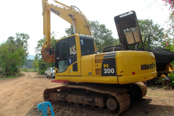 ขายด่วนรถแบคโฮKOMATSUPC200-8ขายดาวน์1000000บาท