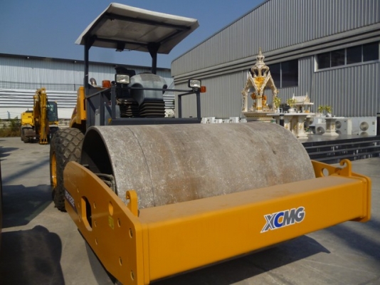 มีรถบดสั่นสะเทือนขนาด 12 ตันและ 14 ตันให้เช่าครับ