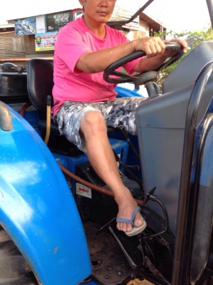 แทรกเตอร์แชมป์ 60 แรง สภาพดีเยี่ยม พร้อมใช้งาน เดิมๆทั้งคัน  มีผานดันหน้า เเละ จอบหมุน