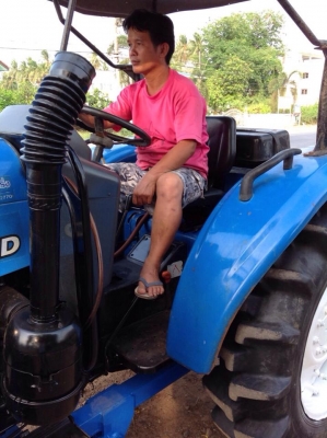 แทรกเตอร์แชมป์ 60 แรง สภาพดีเยี่ยม พร้อมใช้งาน เดิมๆทั้งคัน  มีผานดันหน้า เเละ จอบหมุน