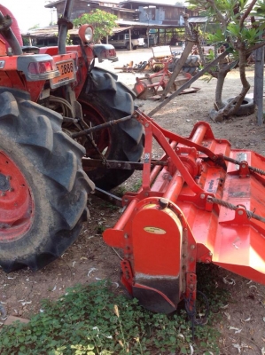 แทรกเตอร์คูโบต้า สภาพดีมาก  เดิมๆทั้งคัน เจ้าของฝากขาย  มีใบดันหน้า และ โรตารี่ และ ผานหลัง cnt  พร้อมเล่มทะเบียน