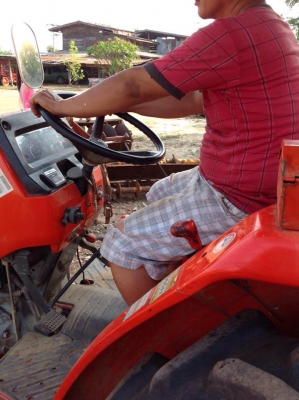 แทรกเตอร์คูโบต้า สภาพดีมาก  เดิมๆทั้งคัน เจ้าของฝากขาย  มีใบดันหน้า และ โรตารี่ และ ผานหลัง cnt  พร้อมเล่มทะเบียน