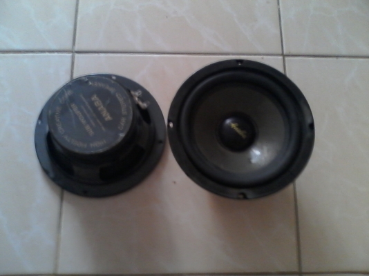 ขายลำโพงติดรถยนต์ 6 นิ้ว สภาพดี
