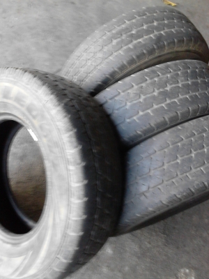 195R14   BRIDGESTONE LEO 677  โทร.081-427-3941