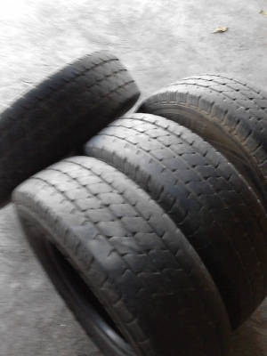 195R14   BRIDGESTONE LEO 677  โทร.081-427-3941