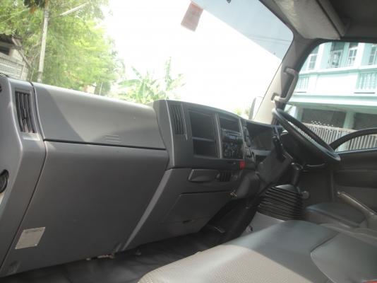 ISUZU NQR  175 แรง ปี53 ตู้ยาว 5.50 เมตร 3บาน สภาพสวยพร้อมใช้งาน