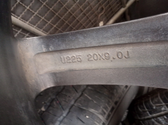 ขายเเม๊ก 20 นิ้ว ยางปี 2013 สวยเดิม ไม่มีริ้วรอย 265/50/20