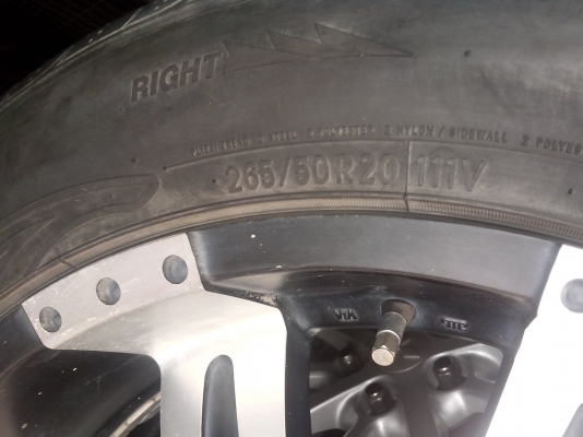 ขายเเม๊ก 20 นิ้ว พร้อม ยาง 2012 265/50/20