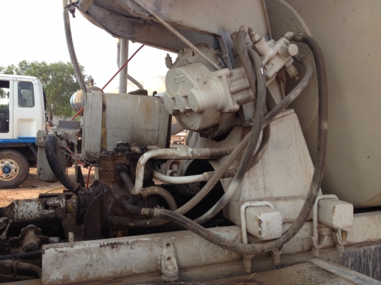 ขายรถปูน 10 ล้อ 5คิว