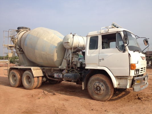 ขายรถปูน 10 ล้อ 5คิว