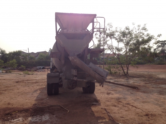 ขายรถปูน 10 ล้อ 5คิว