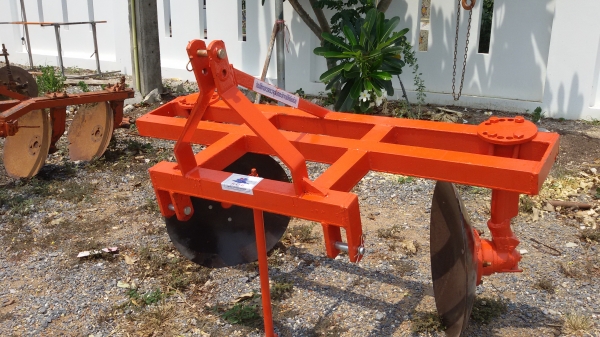 ขายผานยกร่องมันของให่มครับ  เรายังมีอุปกรณ์เกษตอีกมากมายทั้งมือ1และมือ2