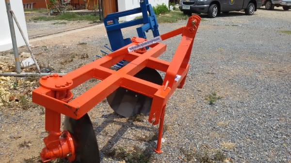 ขายผานยกร่องมันของให่มครับ  เรายังมีอุปกรณ์เกษตอีกมากมายทั้งมือ1และมือ2