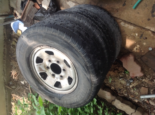 ขาย  ล้อ กระทะเหล็ก 6 รู ขอบ14 พร้อมยางบริสโตนLeo 627 ยางปลายปี11 2400บาท