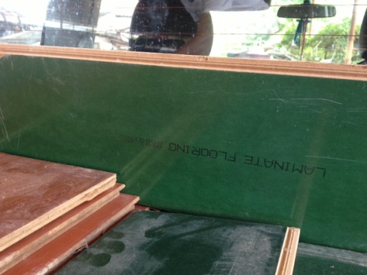 แผ่นปูพื้นลามิเนต