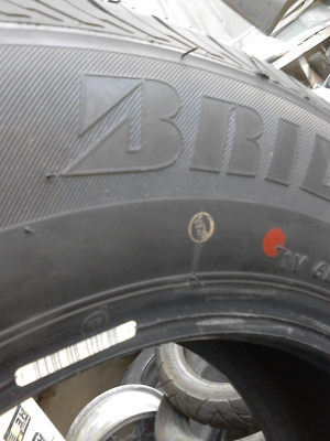 ยางใหม่ครับ ( มีเส้นเดียว ) 205/70R15  BRIDGESTONE DURAVIS R611  TEL.081-427-3941