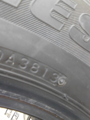 ยางใหม่ครับ ( มีเส้นเดียว ) 205/70R15  BRIDGESTONE DURAVIS R611  TEL.081-427-3941