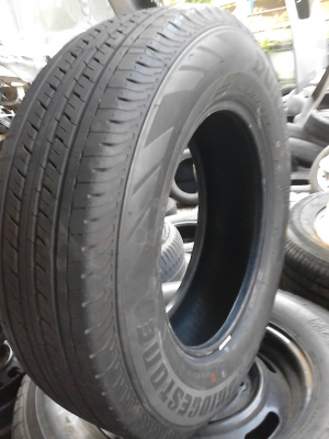 ยางใหม่ครับ ( มีเส้นเดียว ) 205/70R15  BRIDGESTONE DURAVIS R611  TEL.081-427-3941