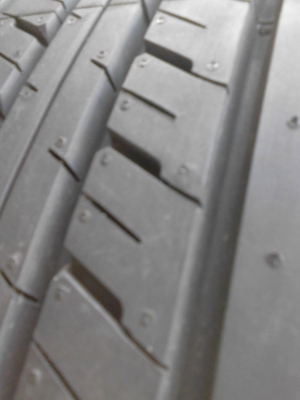 ยางใหม่ครับ ( มีเส้นเดียว ) 205/70R15  BRIDGESTONE DURAVIS R611  TEL.081-427-3941