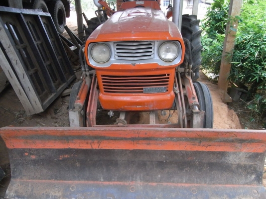 รถไถพร้อมรถเกี่ยวข้าวรถพ่วงพร้อม