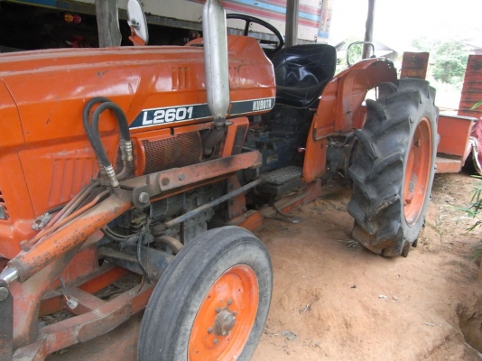 รถไถพร้อมรถเกี่ยวข้าวรถพ่วงพร้อม