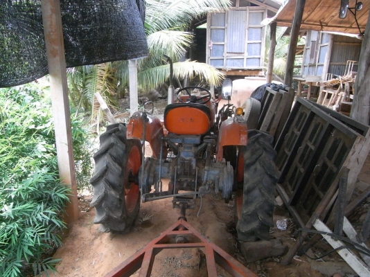 รถไถพร้อมรถเกี่ยวข้าวรถพ่วงพร้อม