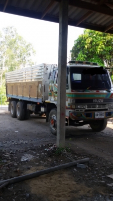 ขายสิบล้อดั้ม Isuzu  210แรง สภาพพร้อมใช้งานได้100\%จดทะเบียนปี44