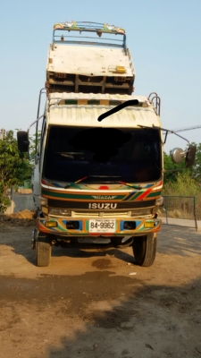 ขายสิบล้อดั้ม Isuzu  210แรง สภาพพร้อมใช้งานได้100\%จดทะเบียนปี44