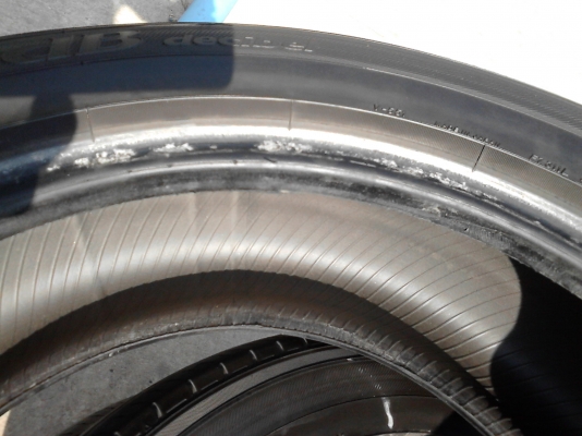 225/55R17  YOKOHAMA  ADVANCE db  มีชุด 4 เส้น โทร.081-427-3941