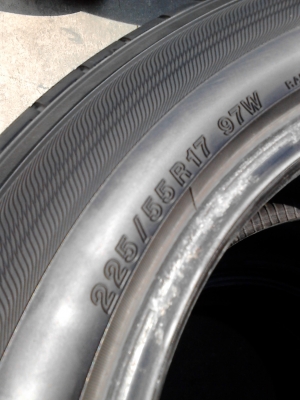 225/55R17  YOKOHAMA  ADVANCE db  มีชุด 4 เส้น โทร.081-427-3941
